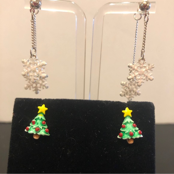 Set of 2 Christmas Earrings- silver tone post, trees & snowflakes - Picture 2 of 12